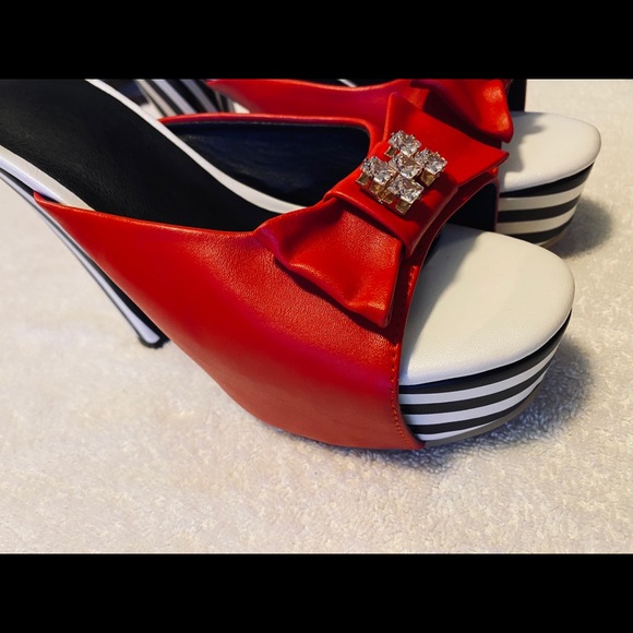 Brand New Stylish Heels By VERO CUOIO Size 6.5 USA. - box 50 - Picture 5 of 6